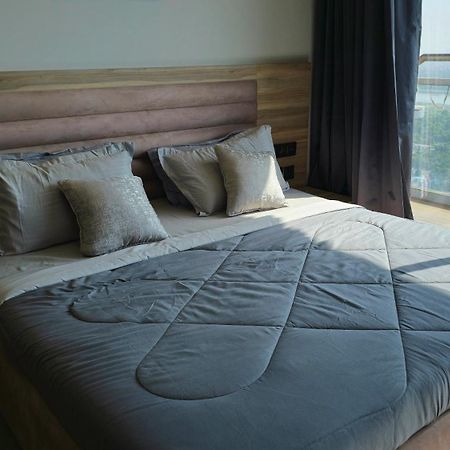 The Luxe Living Hotell Noida Eksteriør bilde