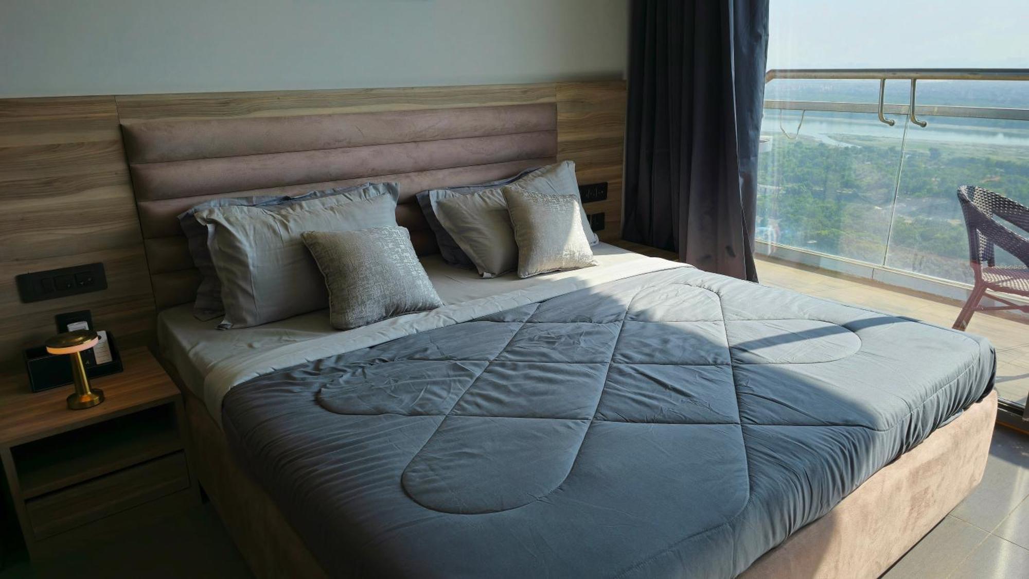 The Luxe Living Hotell Noida Eksteriør bilde